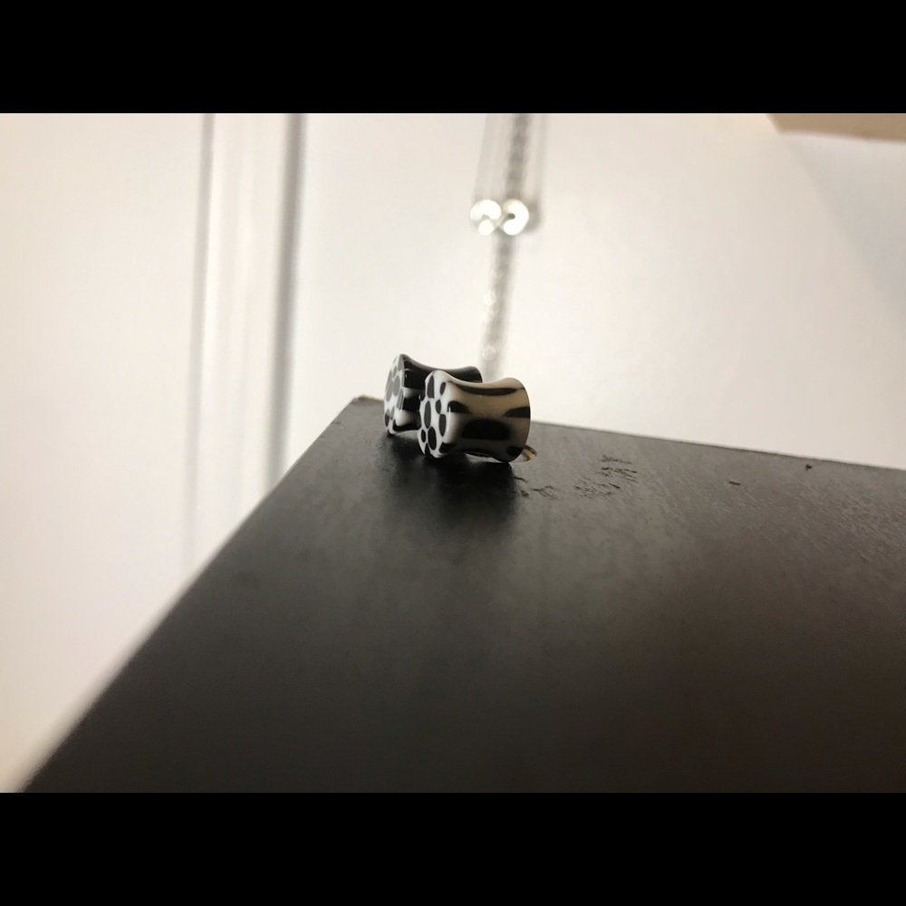 Black/White Spacers
